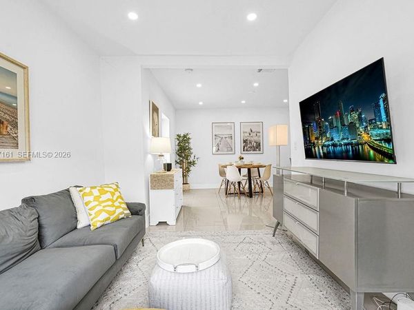 570 NW 48th St, Miami, FL 33127