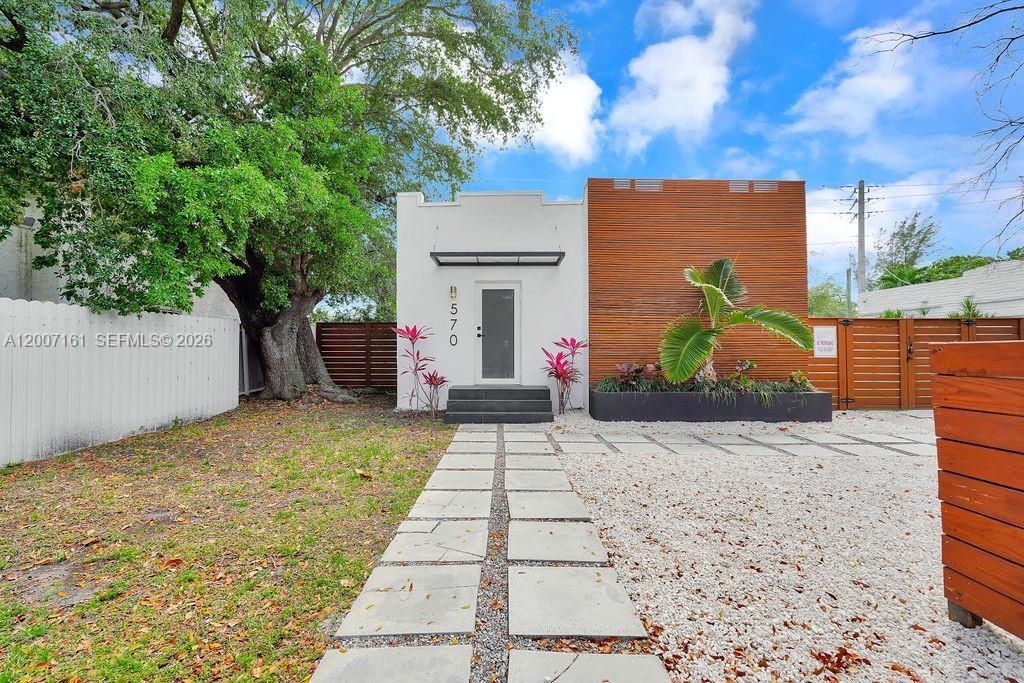 570 NW 48th St, Miami, FL 33127 Photo