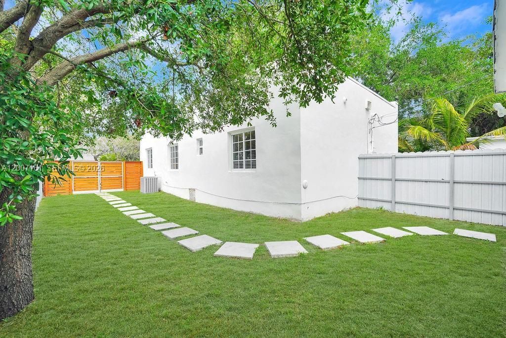 570 NW 48th St, Miami, FL 33127 Photo