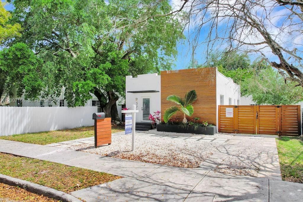 570 NW 48th St, Miami, FL 33127 Photo