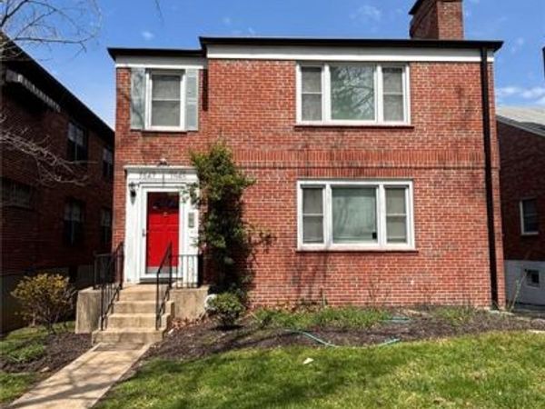 7547 Delmar , University City, MO 63130