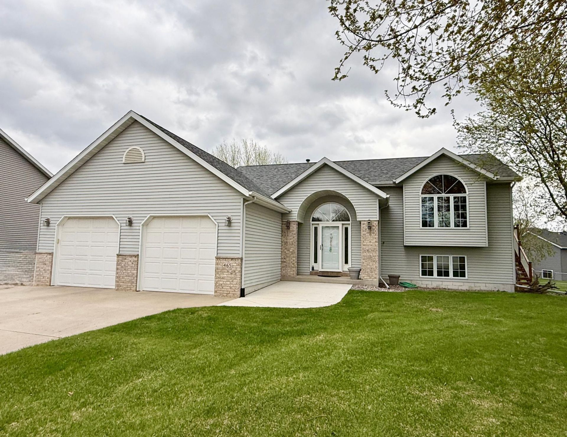 465 8th Street SW, Plainview, MN 55964