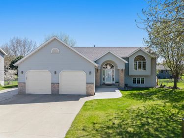 465 8th Street SW, Plainview, MN 55964