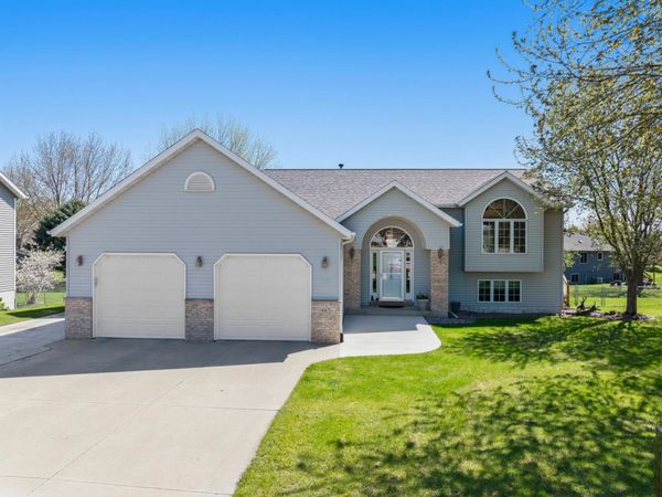 465 8th Street SW, Plainview, MN 55964
