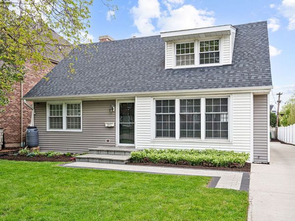 381 S Berkley Avenue , Elmhurst, IL 60126