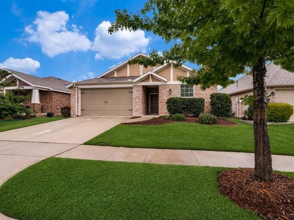 1612 Meadow Trail Lane, Aubrey, TX 76227
