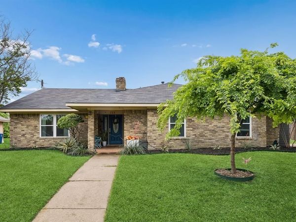 722 Royal Oaks Drive , Garland, TX 75040