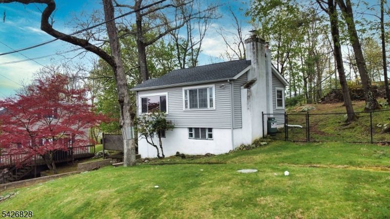 36 Wildwood Shores Dr, Hopatcong, NJ 07843 Main Photo