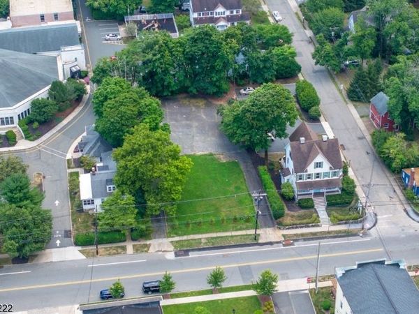 12 W Main St, Mendham, NJ 07945