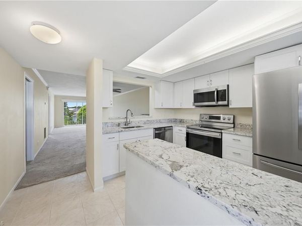 3150 Binnacle DR, Unit 318, NAPLES, FL 34103
