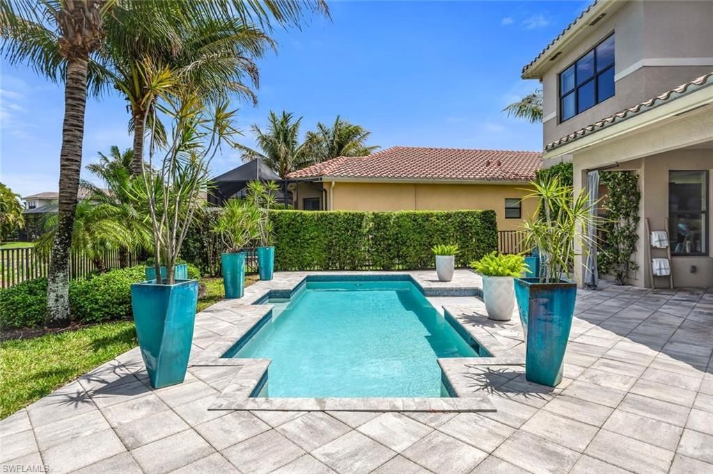 13539 Mandarin Cir, Naples, FL 34109 Photo