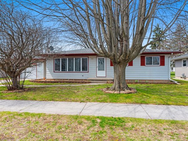 728 S 31st St, Manitowoc, WI 54220