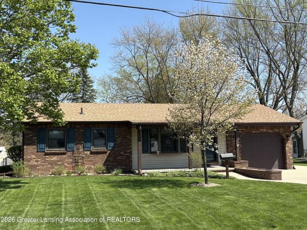 605 S Kibbee Street, St. Johns, MI 48879