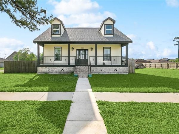 229 JAGUAR Drive, Arabi, LA 70032