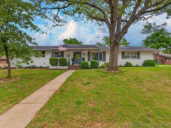 926 Sandstone Drive , Bartlesville, OK 74006