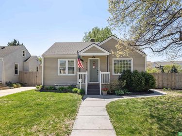 6199 Walnut Street , Omaha, NE 68106