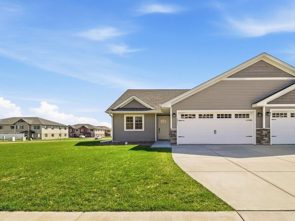 4911 Field Crest Lane , Eau Claire, WI 54701