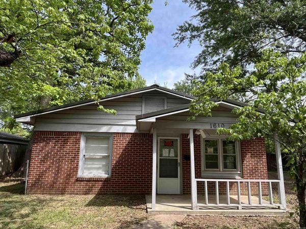 1610 Jones Dr, Conway, AR 72032