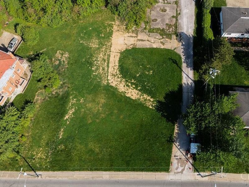 38 Clinton Springs Avenue, Cincinnati, OH 45217 Photo 2