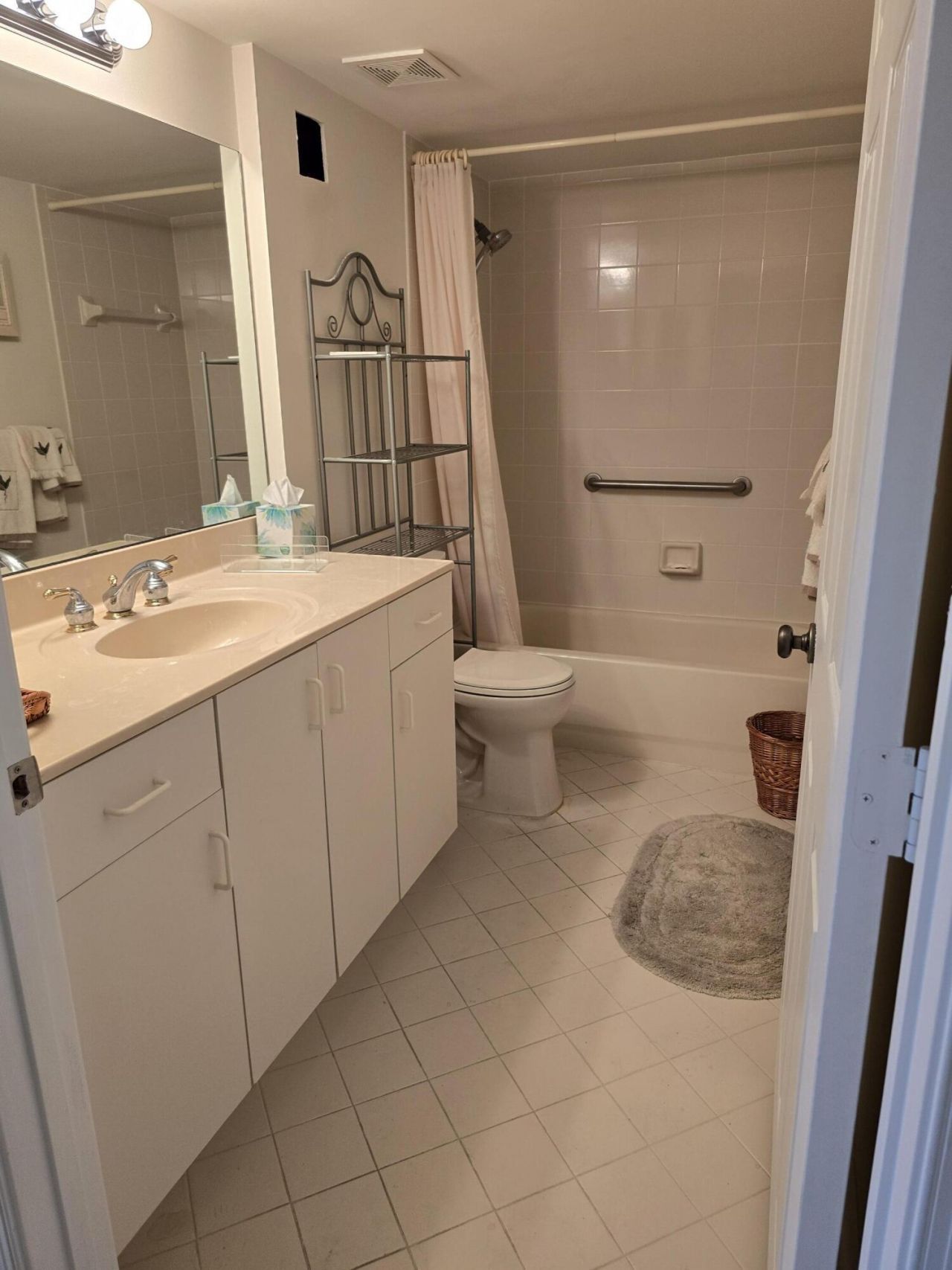 12547 Imperial Isle Drive, Unit 304, Boynton Beach, FL 33437 Photo