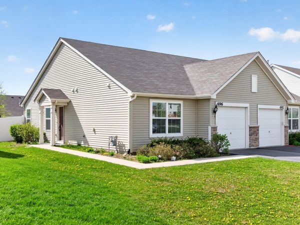 696 Vine Street , Hampshire, IL 60140