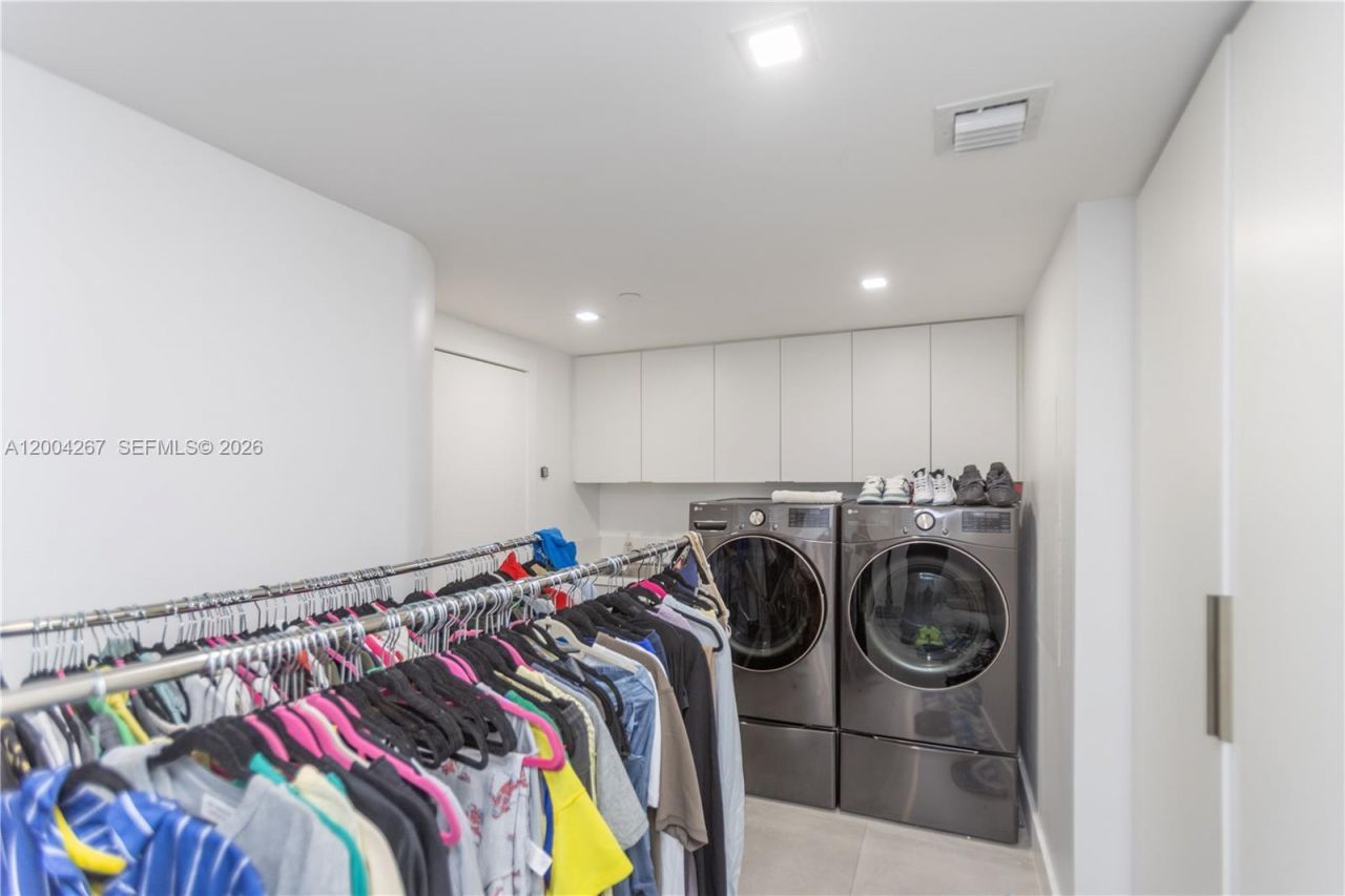 20191 E Country Club Dr , Unit TH9, Aventura, FL 33180 Photo