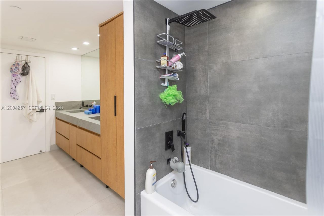 20191 E Country Club Dr , Unit TH9, Aventura, FL 33180 Photo