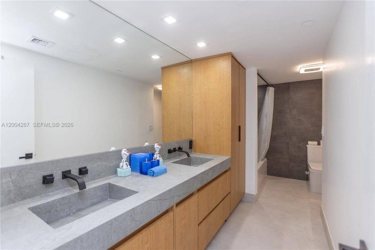 20191 E Country Club Dr , Unit TH9, Aventura, FL 33180 Photo