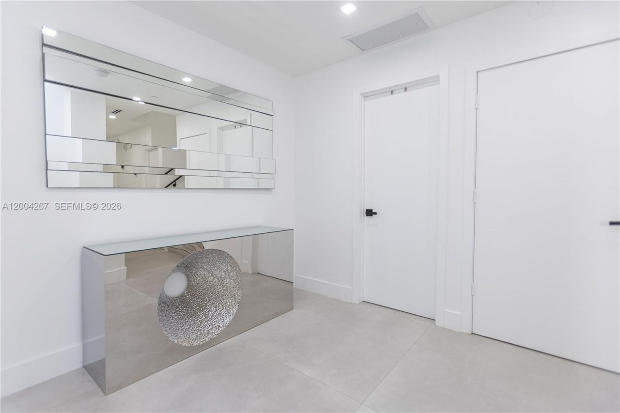 20191 E Country Club Dr , Unit TH9, Aventura, FL 33180 Photo