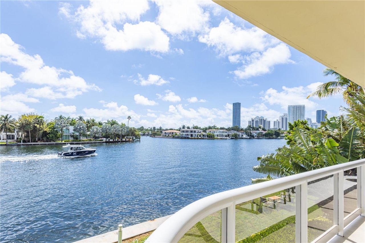 20191 E Country Club Dr , Unit TH9, Aventura, FL 33180 Photo