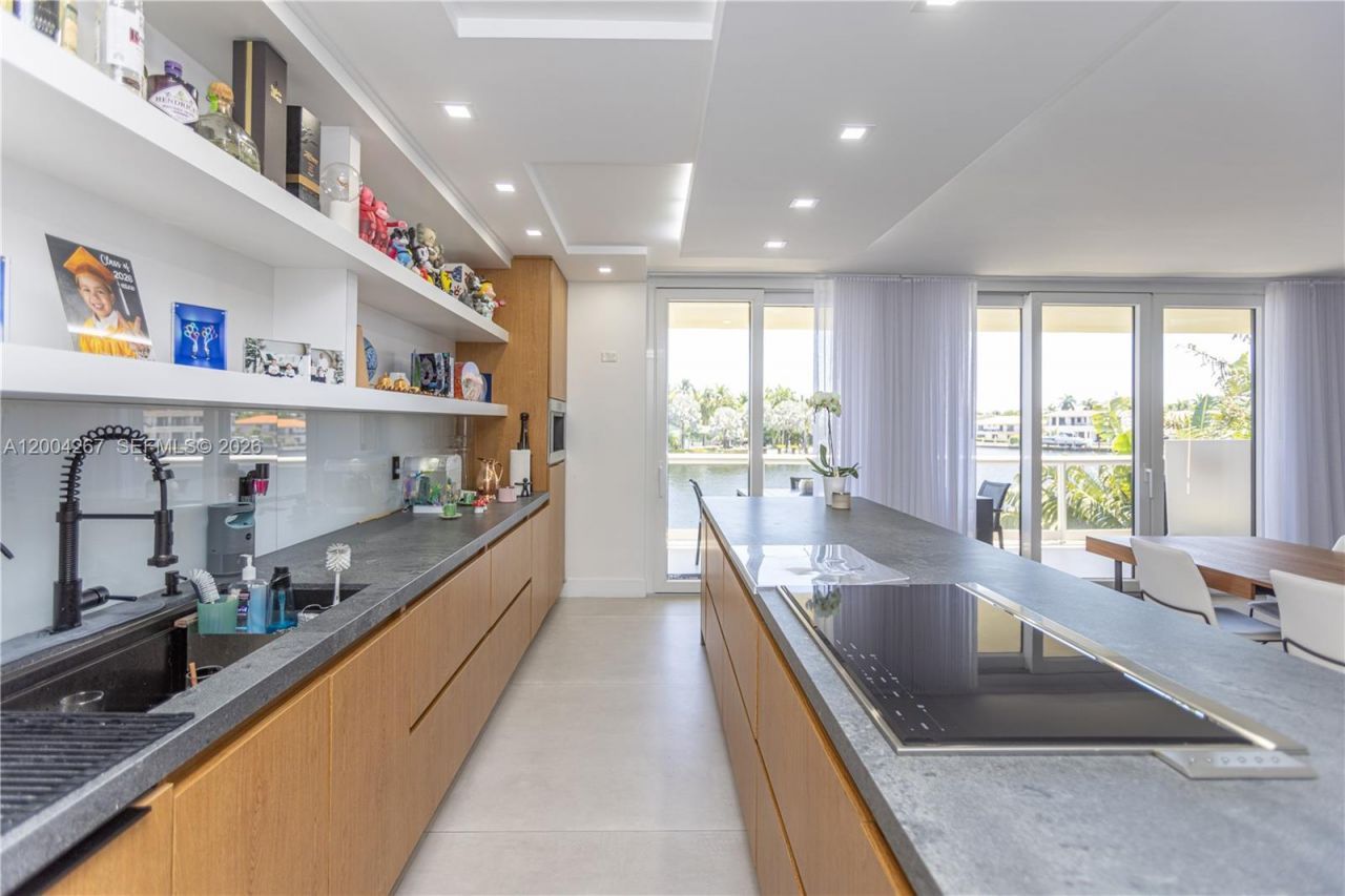 20191 E Country Club Dr , Unit TH9, Aventura, FL 33180 Photo