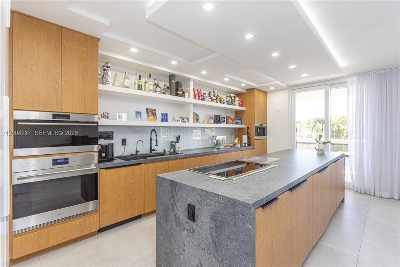 20191 E Country Club Dr , Unit TH9, Aventura, FL 33180 Photo