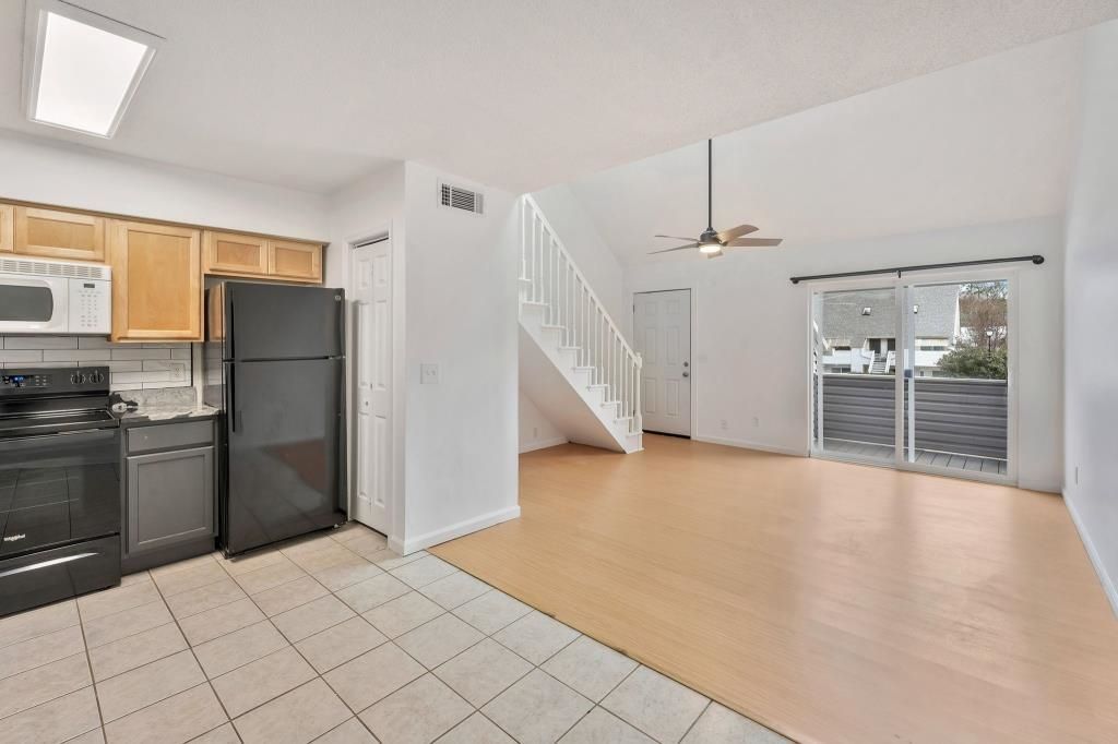 421 Cambridge Circle Photo 31