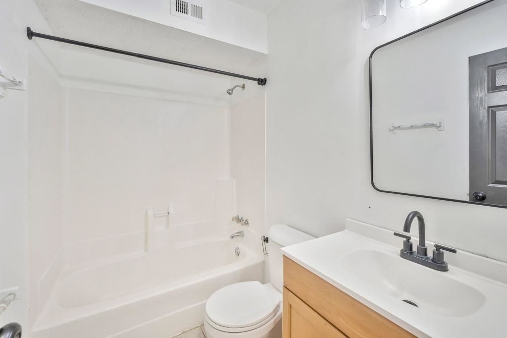 421 Cambridge Circle Photo 33