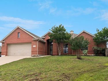 11000 Owl Creek Drive, Fort Worth, TX 76179