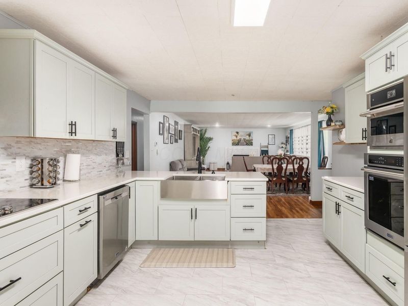 711 Country Club Road , Columbus, OH 43213 Photo 10