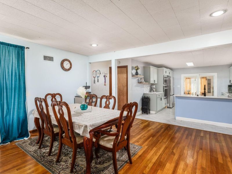 711 Country Club Road , Columbus, OH 43213 Photo 13