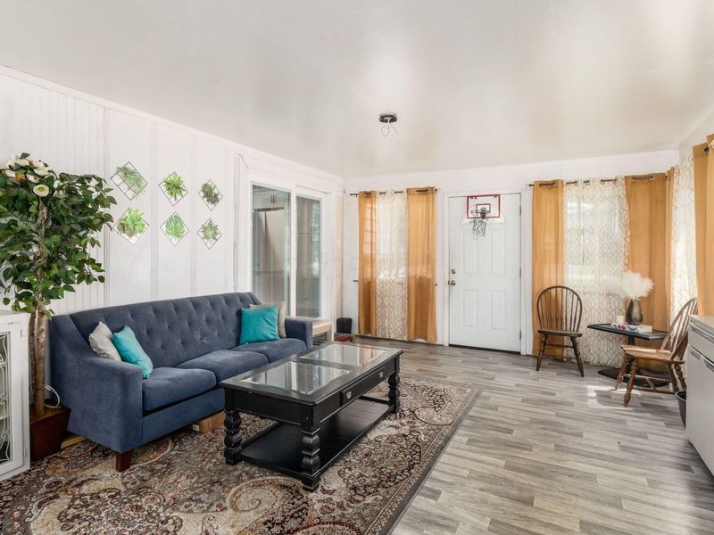 711 Country Club Road , Columbus, OH 43213 Photo 9