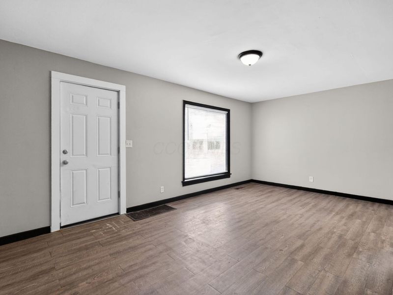 2899 McGuffey Road , Columbus, OH 43224 Photo 10