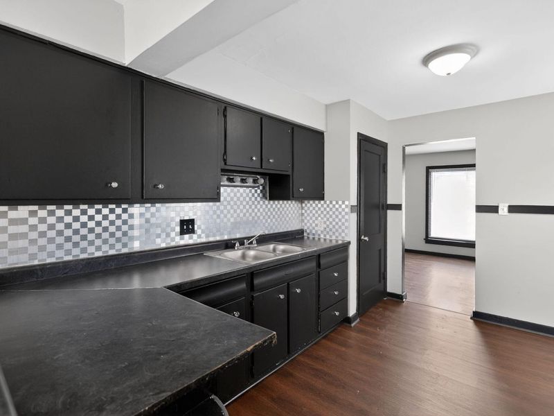 2899 McGuffey Road , Columbus, OH 43224 Photo 13