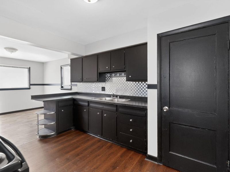 2899 McGuffey Road , Columbus, OH 43224 Photo 15