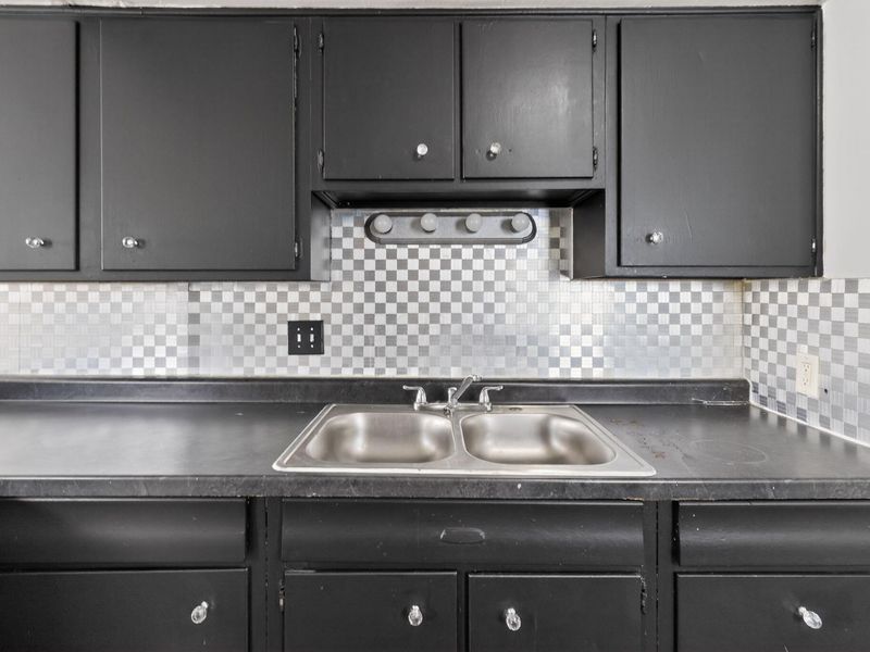 2899 McGuffey Road , Columbus, OH 43224 Photo 17