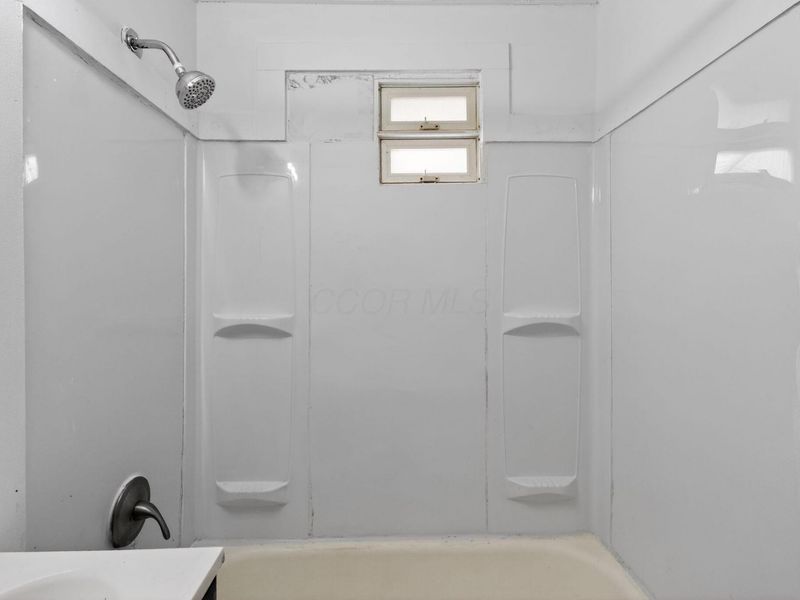 2899 McGuffey Road , Columbus, OH 43224 Photo 24