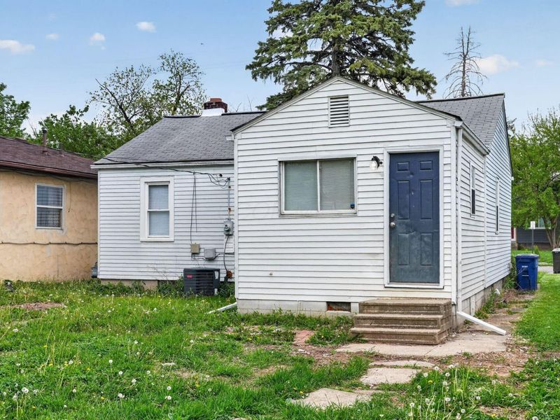 2899 McGuffey Road , Columbus, OH 43224 Photo 4