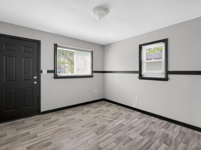 2899 McGuffey Road , Columbus, OH 43224 Photo 8