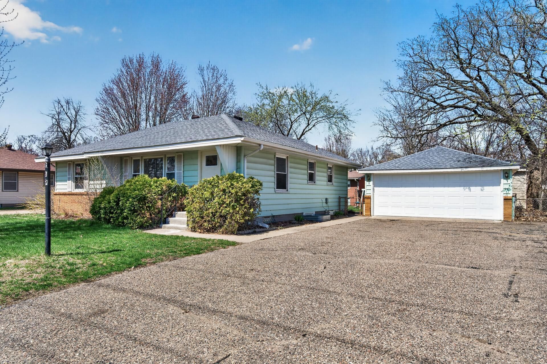 289 89th Avenue NE, Blaine, MN 55434