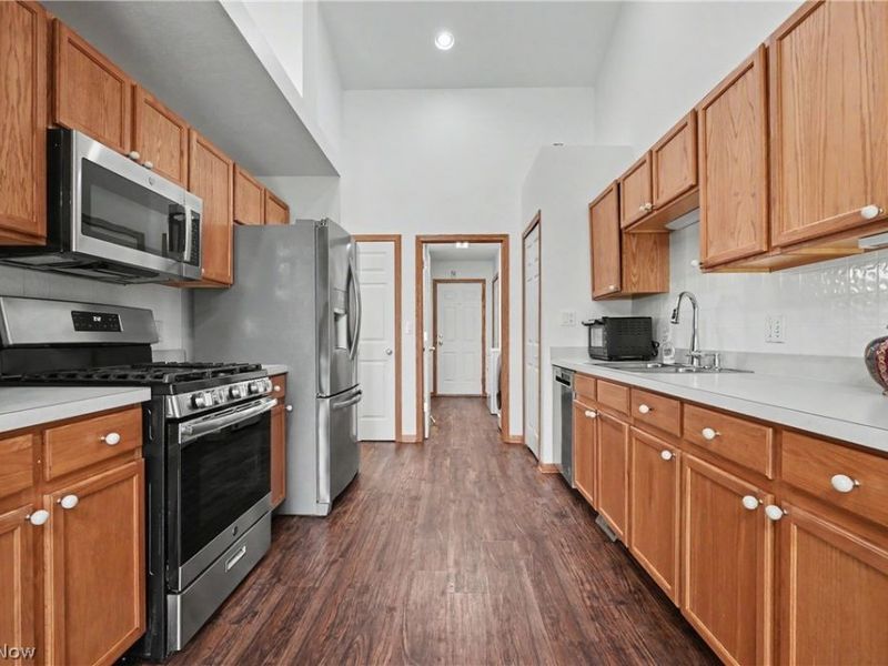 445 E Reserve Drive, Cuyahoga Falls, OH 44223 Photo 12