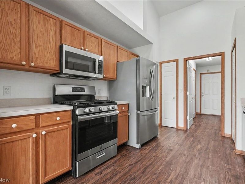 445 E Reserve Drive, Cuyahoga Falls, OH 44223 Photo 13