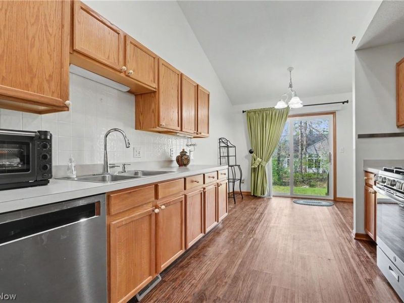 445 E Reserve Drive, Cuyahoga Falls, OH 44223 Photo 16