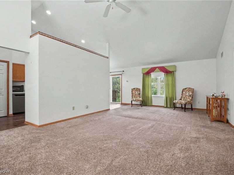 445 E Reserve Drive, Cuyahoga Falls, OH 44223 Photo 2